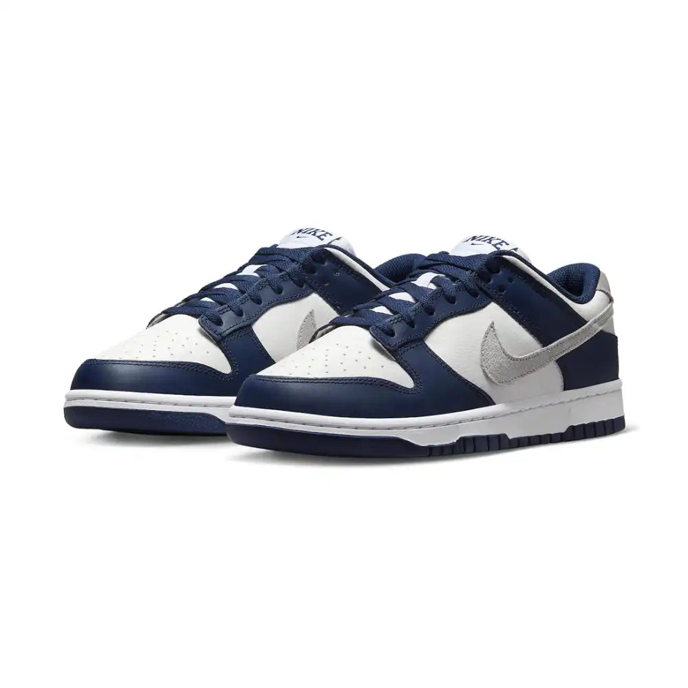 T nis Nike SB Dunk Low Midnight Navy Royal Sneakers